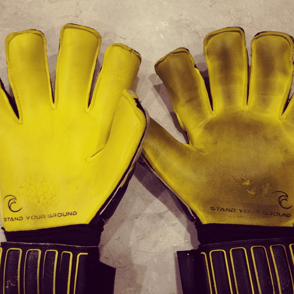 Washing top goalie gloves